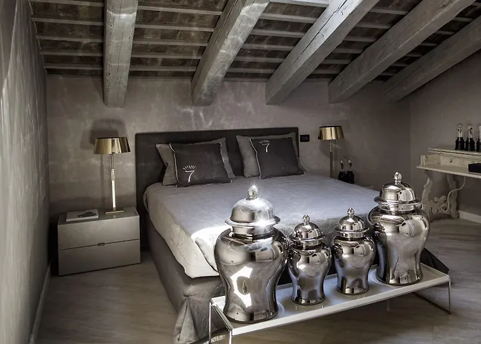 Seven Historical Aparthotel