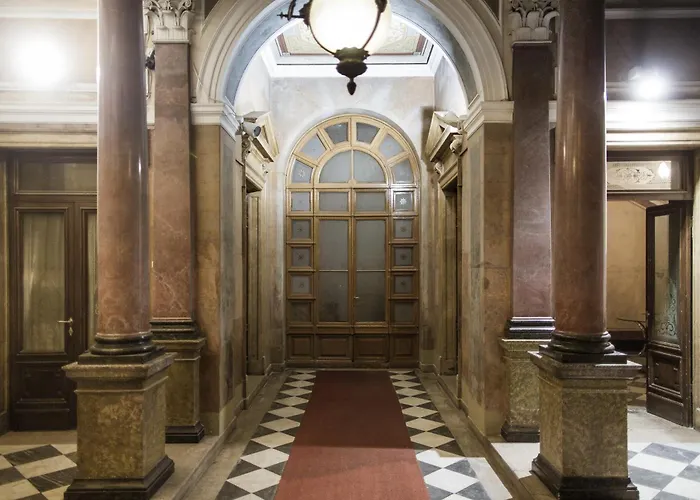 Seven Historical Aparthotel 4*