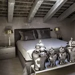 Seven Historical Aparthotel