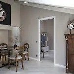 Seven Historical Aparthotel