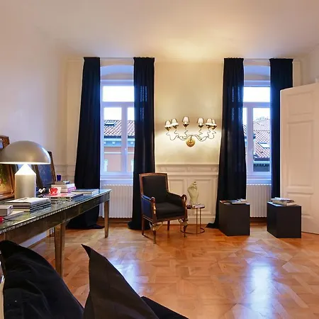 アパートホテル セブン ヒストリカル スイーツ 4*