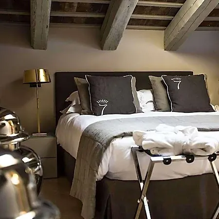 Seven Historical Apart Otel Trieste