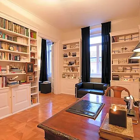 Seven Historical Apart Otel Trieste