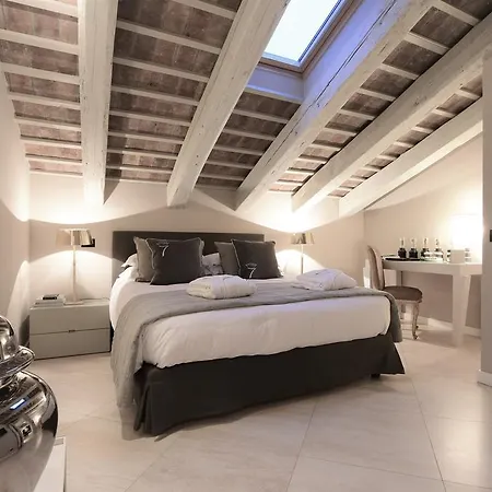 アパートホテル セブン ヒストリカル スイーツ トリエステ