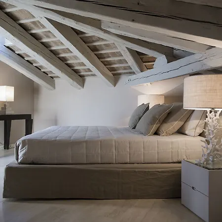 アパートホテル セブン ヒストリカル スイーツ 4*