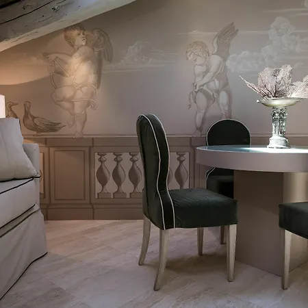 アパートホテル セブン ヒストリカル スイーツ 4*