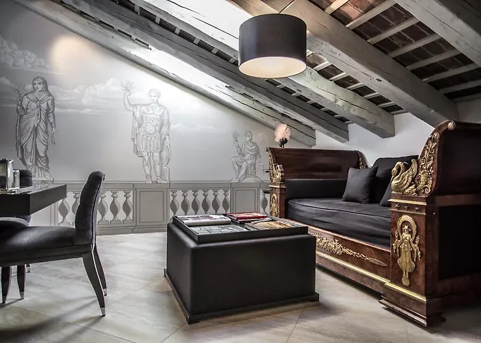 Seven Historical ترييستي