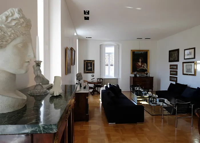 Aparthotel Seven Historical Terst